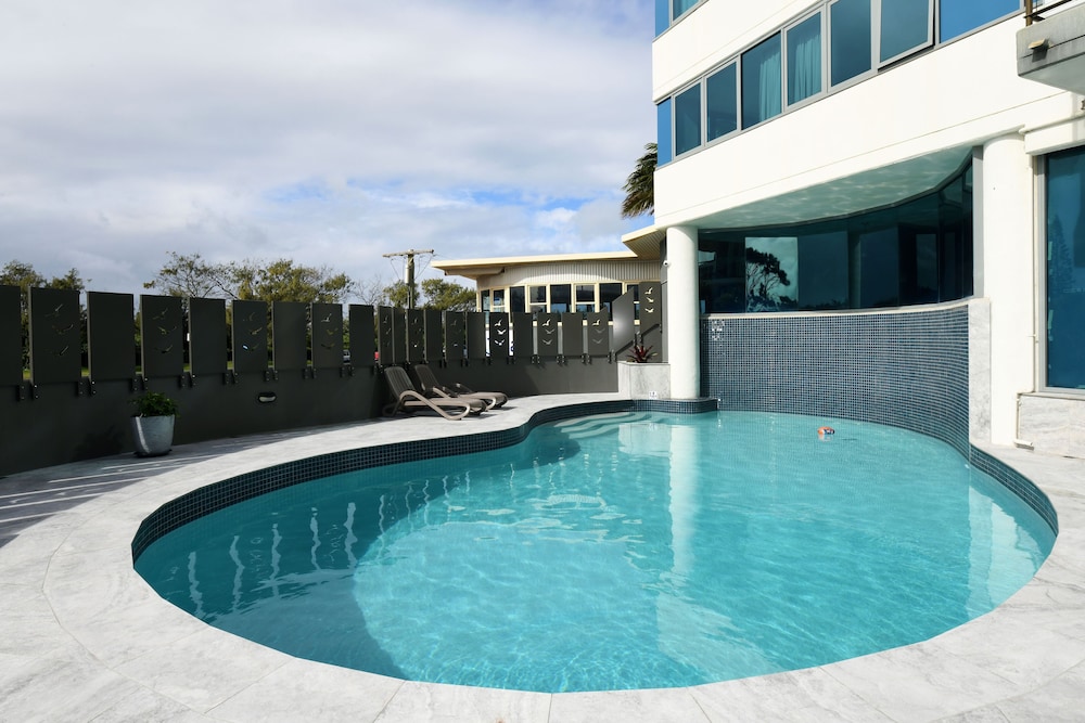Beachfront Towers — Maroochydore