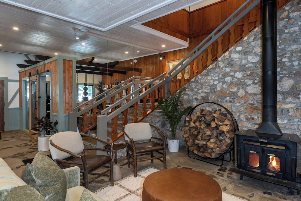 Switzerland Inn — Spruce Pine — photo 3