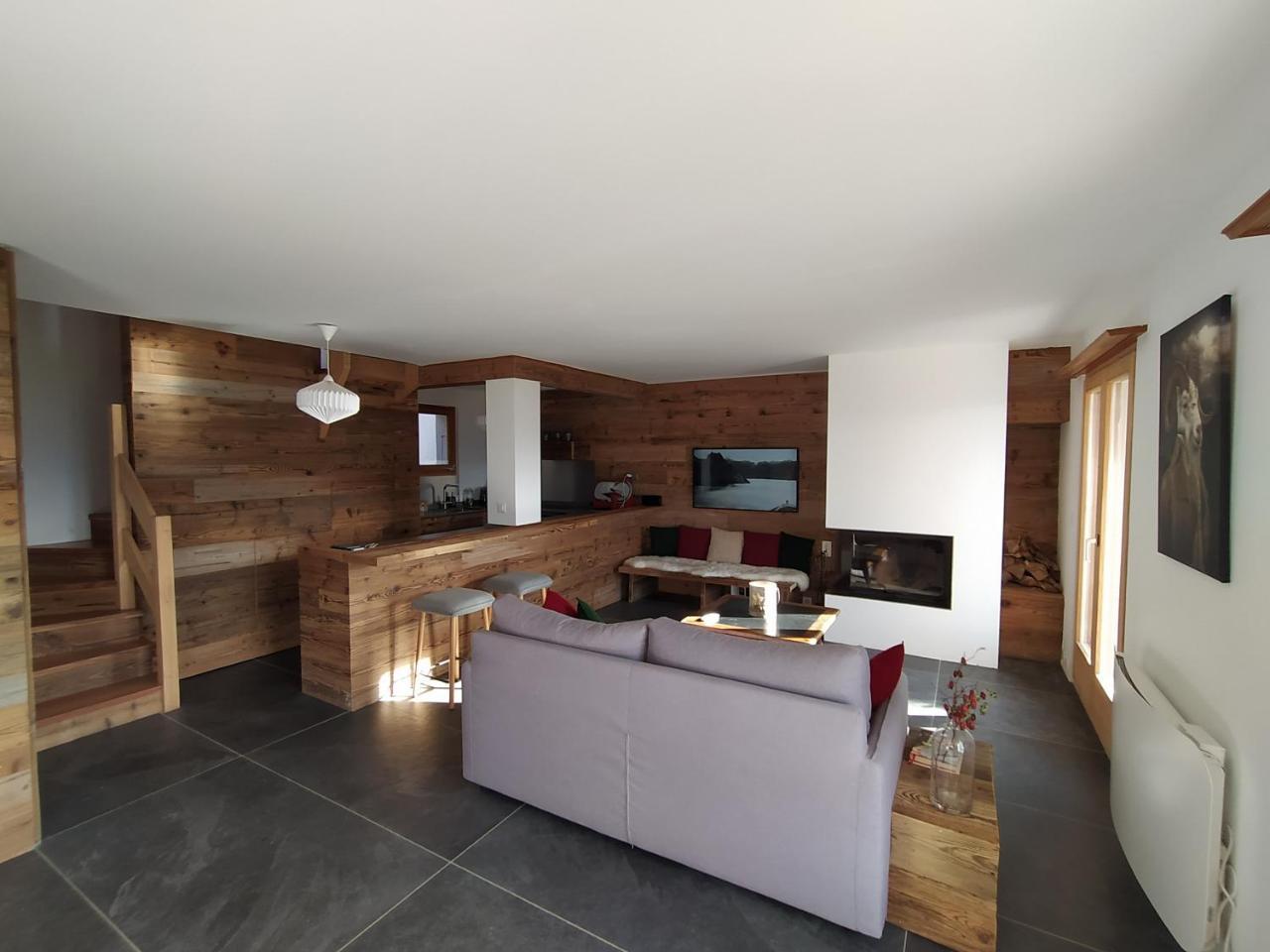 Chalet Bissetrot — 4-Star Luxury Hotel in Lens, Switzerland