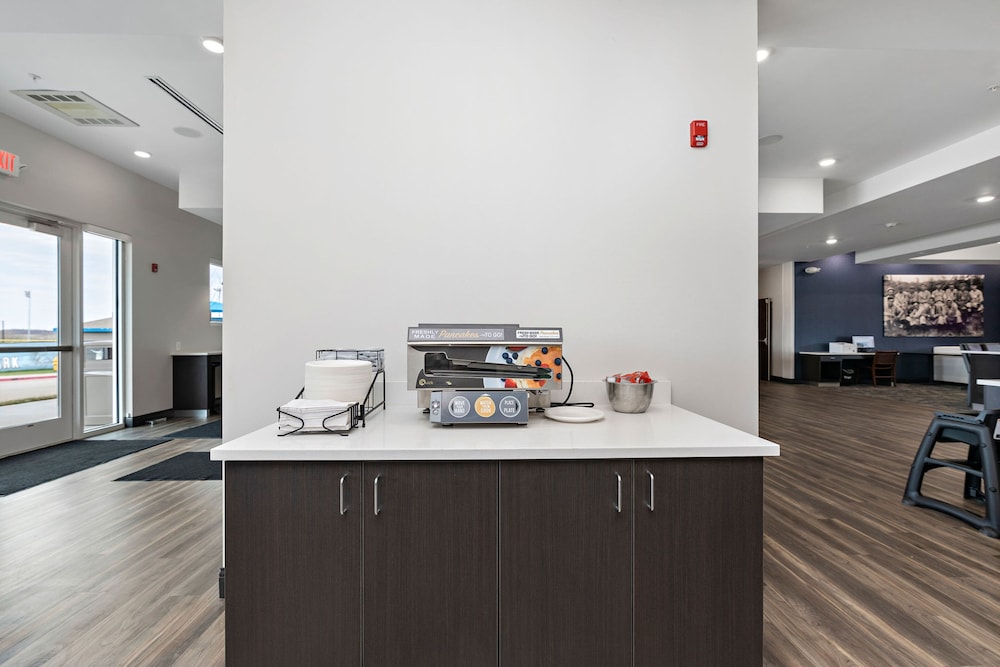 Holiday Inn Exp Parkville - photo 76