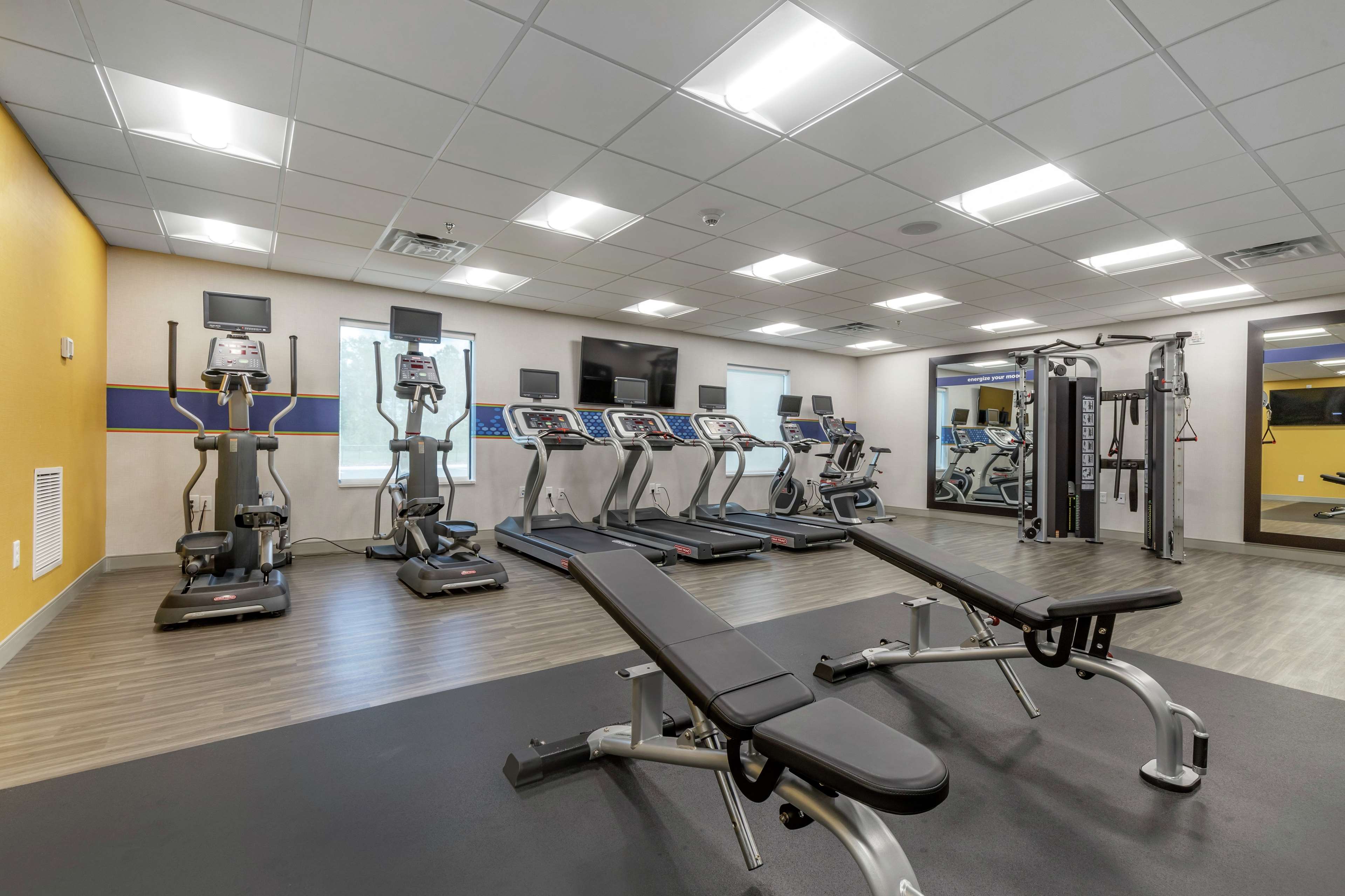 Hampton Inn Camden - photo 15