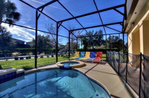 NEW 14BR Bowling Villa Heated Pool Theater & Game Room — 4-Star Luxury Hotel in Davenport, United States