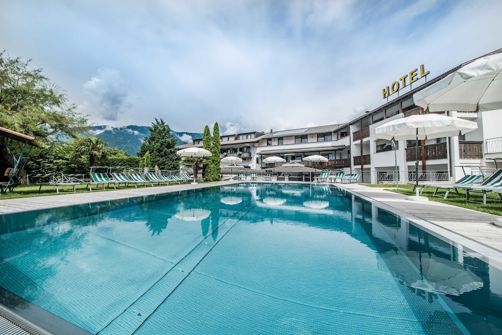 Foerstlerhof - carbon neutral hotel in Postal