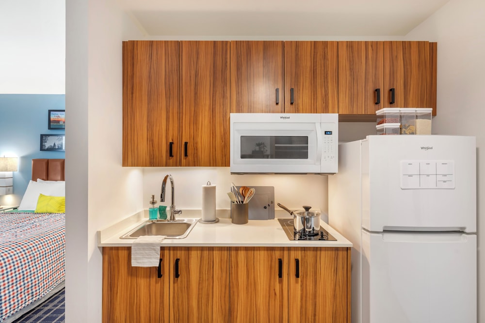 Uptown Suites Extended Stay Denver CO Westminster - photo 8