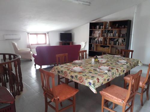 Spacious attic apartment — 4-Star Luxury Hotel in Olmedo, Italy