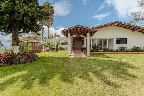 Country Western State — Marinilla