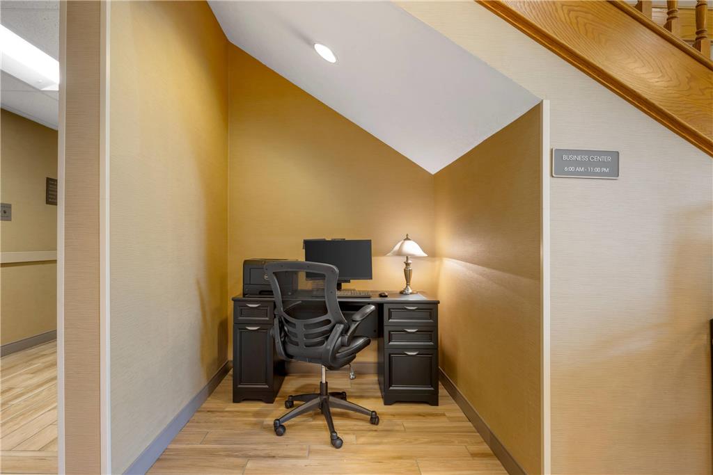 Comfort Suites Salem - photo 37
