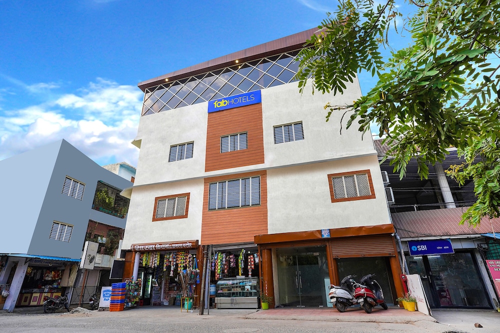 Fabhotel The Shan Palace