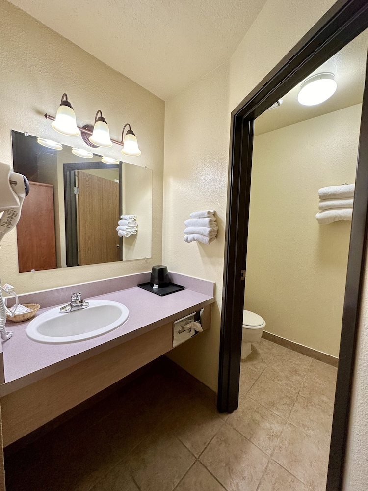 FairBridge Inn & Suites Kellogg - photo 27