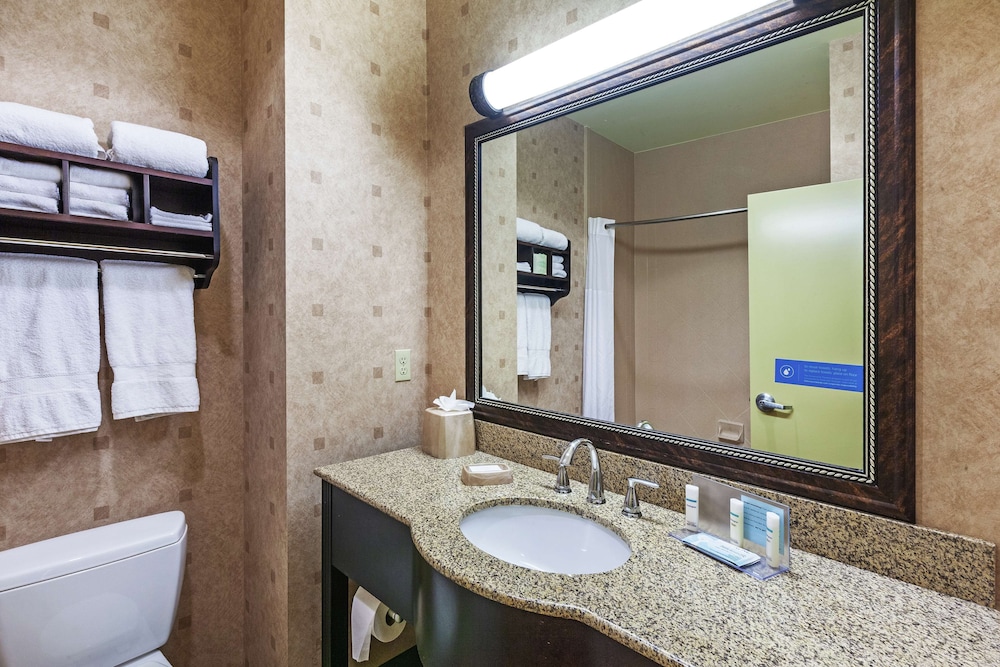 Hampton Inn & Suites Tulsa North Owasso - photo 32