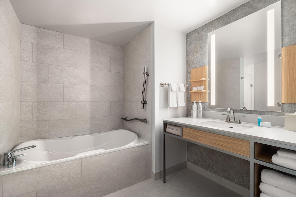 Hilton Garden Inn Arlington Shirlington - photo 25