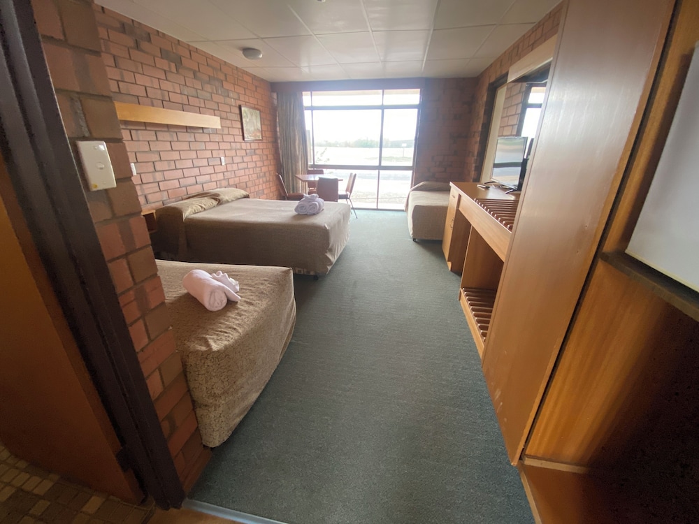 Hawker Hotel Motel — Hawker — photo 4