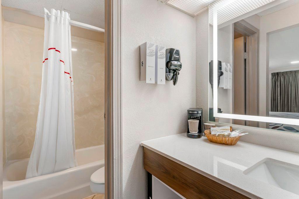 Red Roof Inn Hope - photo 20