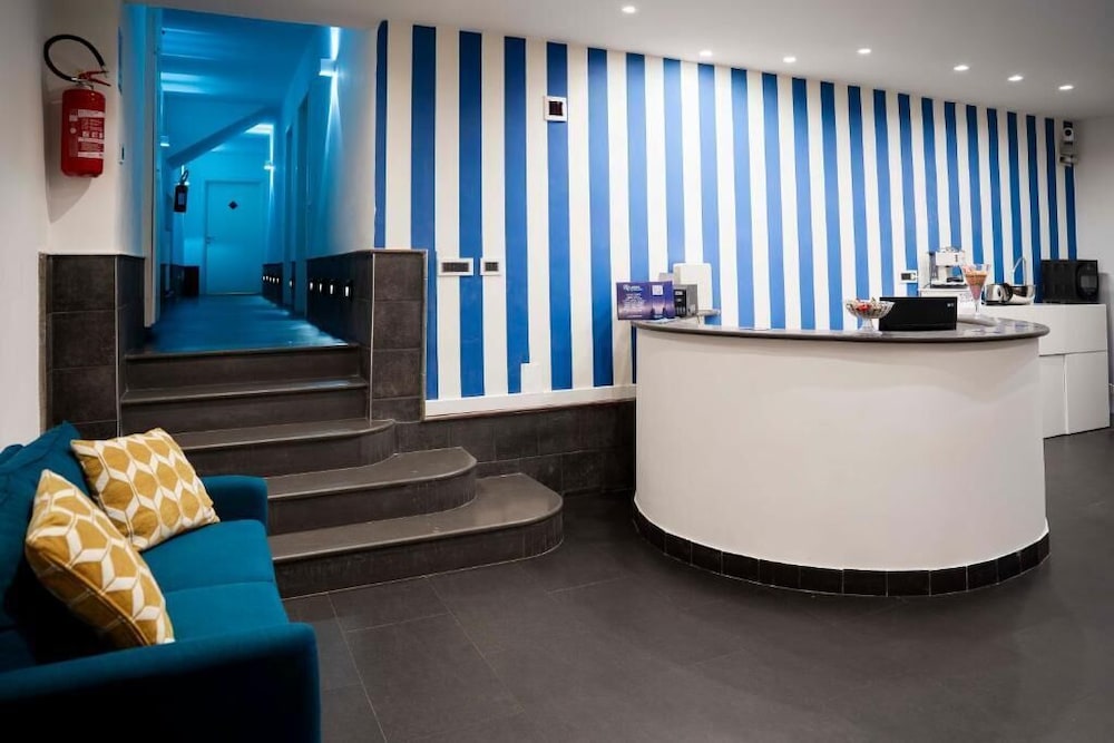 Yacht Club Angioino — 4-Star Luxury Hotel in Naples, Italy