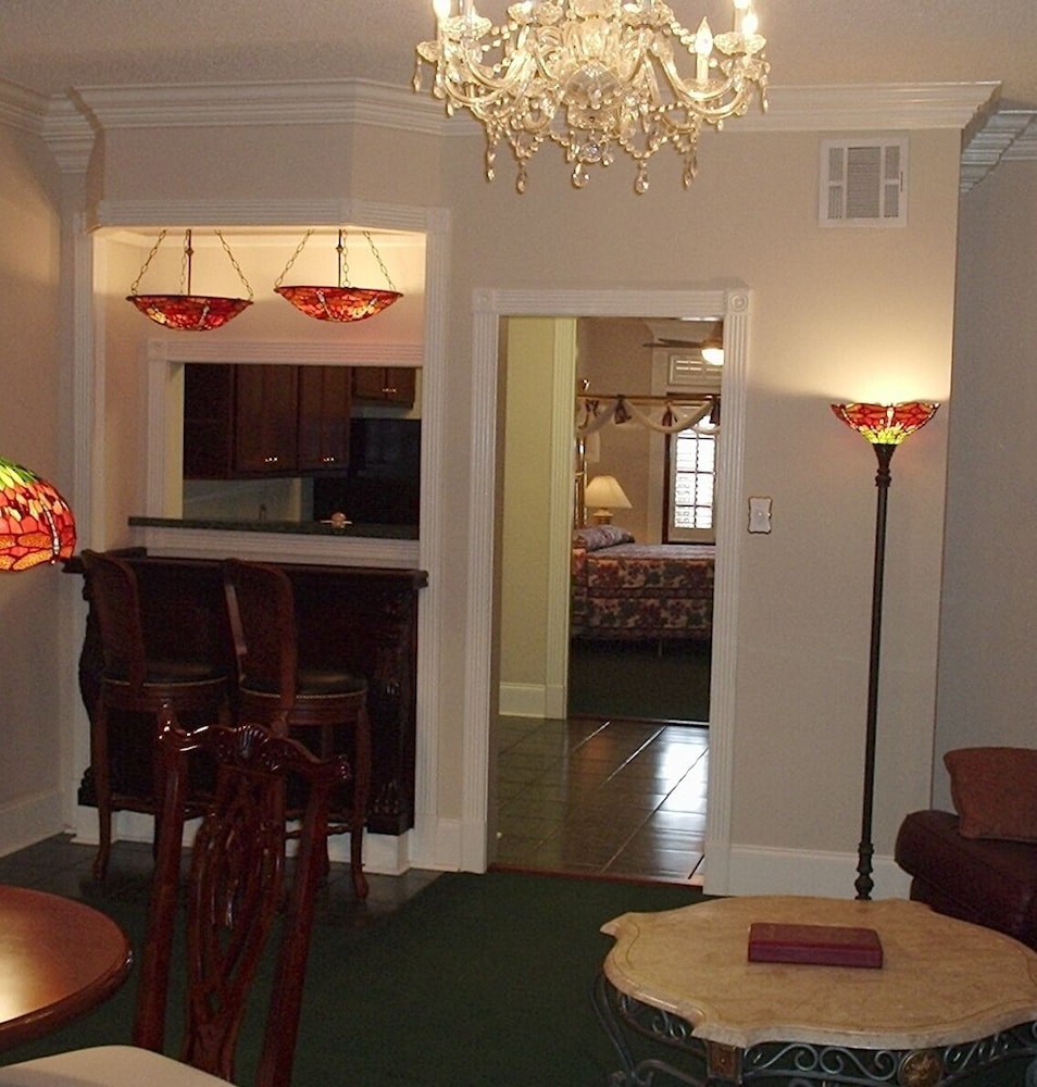 Plaza Suites Downtown New Orleans - photo 20