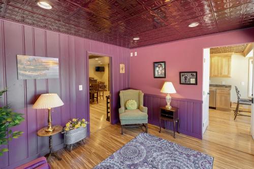 Whitefish Lake Home with Heated Indoor Pool — 4-Star Luxury Hotel in Manhattan Beach, United States