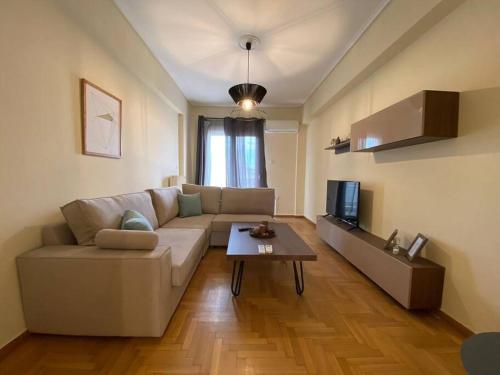 Spacious 3 BR Apartment in Vibrant Neighbourhood — 4-Star Luxury Hotel in Athens, Greece