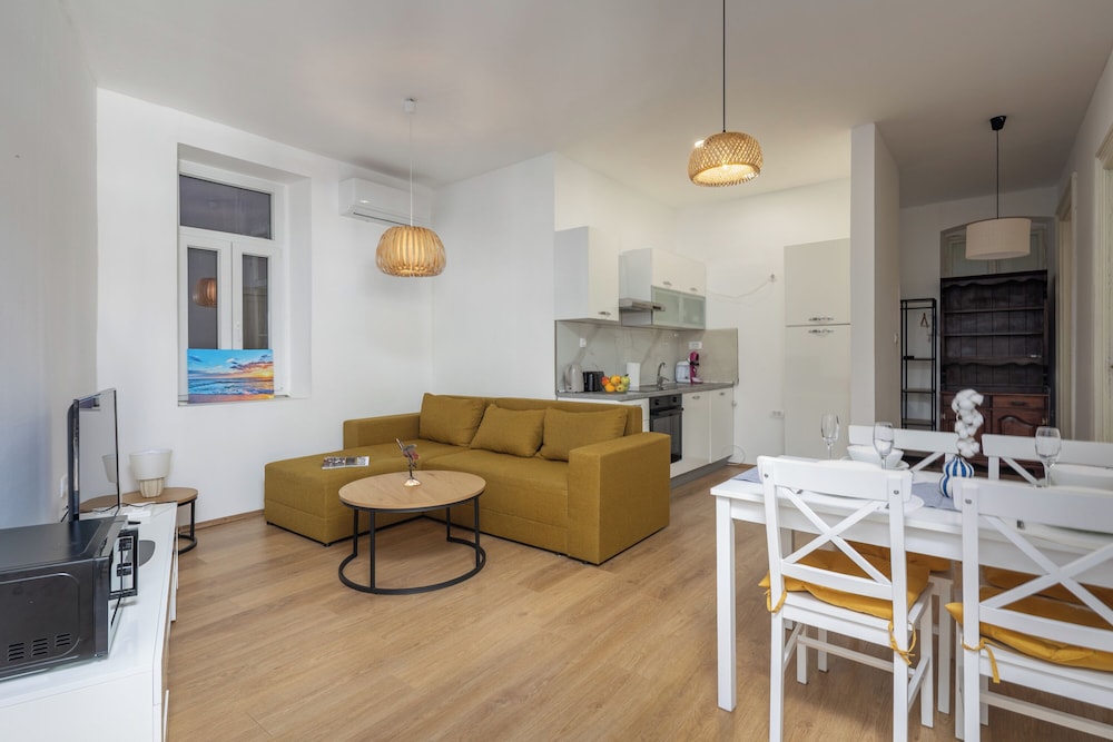 Anna 4 Bedroom City Apartment — 4-Star Luxury Hotel in Rijeka, Croatia