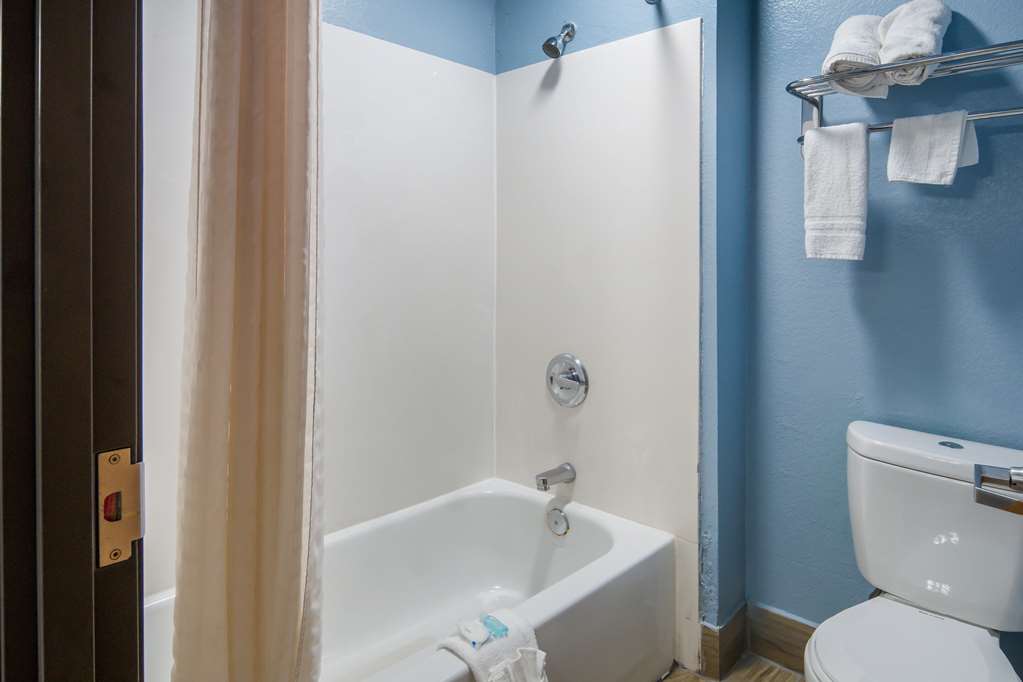 Rodeway Inn Carrollton I 35E - photo 17