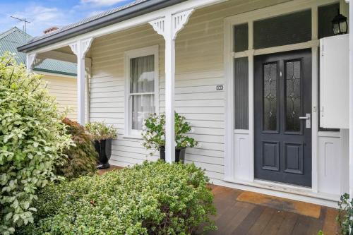Stunning newly renovated home in perfect location — 4-Star Luxury Hotel in Hobart, Australia