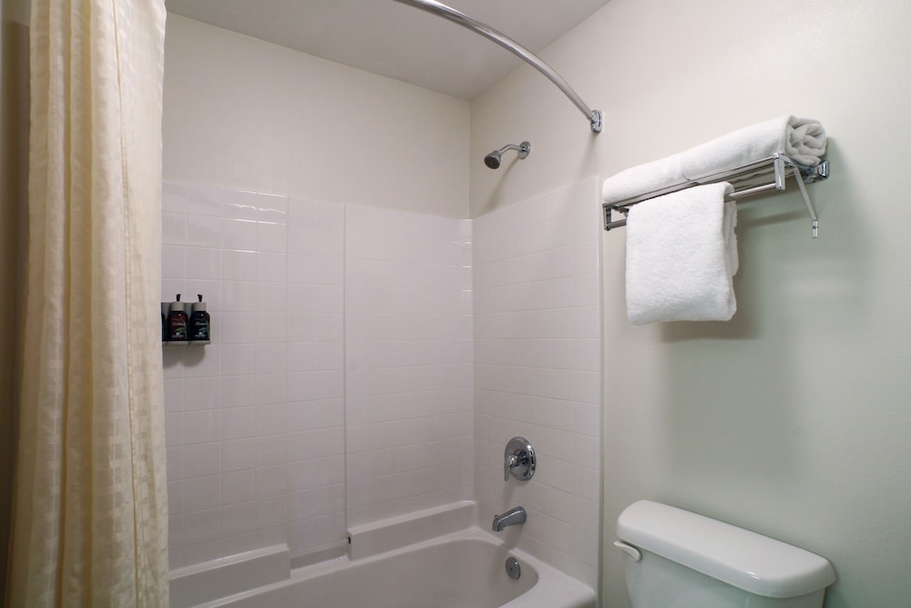 Oxford Suites Spokane Valley - photo 28