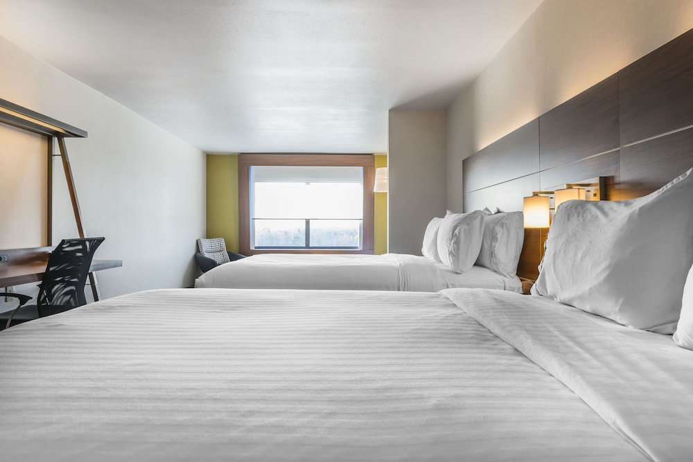 Holiday Inn Express & Suites Clarion By IHG - photo 8