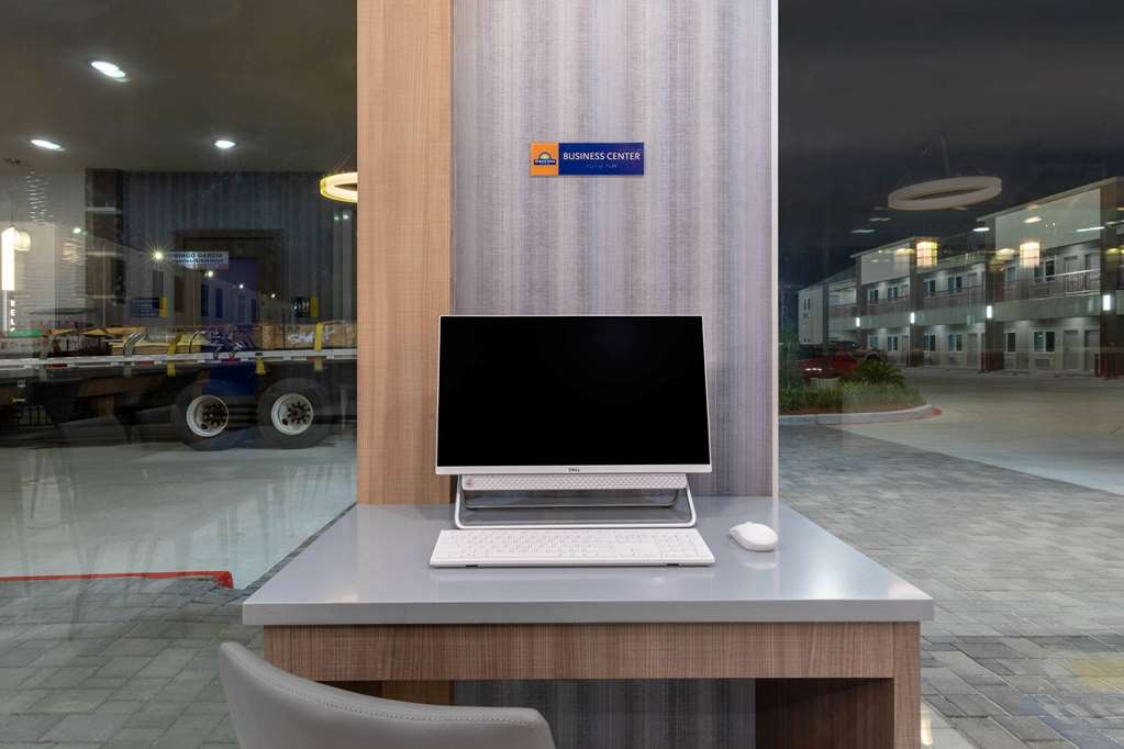 Days Inn & Suites by Wyndham Downtown University of Houston - photo 30