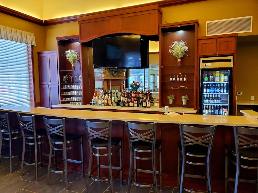 Clarion Hotel & Suites Williston - photo 26
