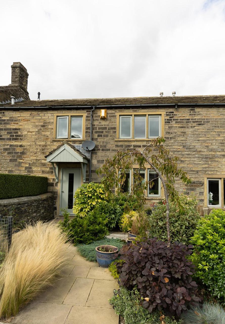 BIRDS EDGE COTTAGE Luxury 2 Bedroom Cottage with Amazing Views Near Holmfirth in Yorkshire — 4-Star Luxury Hotel in Denby Dale, United Kingdom