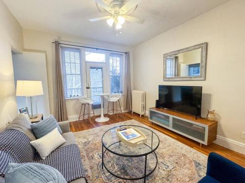 2 bed in unit laundry Boston College balcony — 4-Star Luxury Hotel in Boston, United States