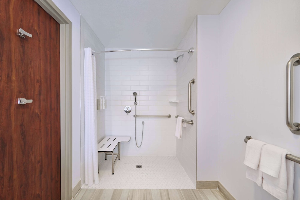 Hilton Garden Inn Anchorage - photo 16