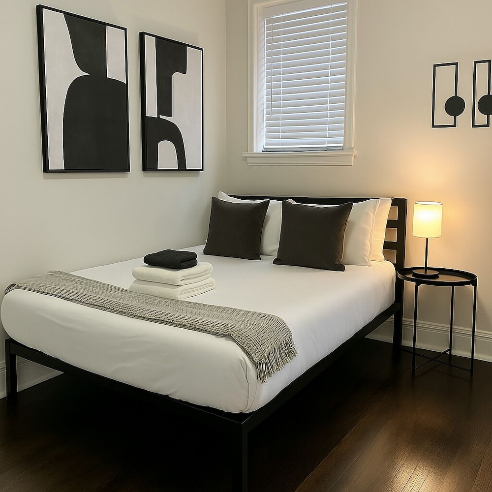 Furnished 3BR Blackstone 1 — 4-Star Luxury Hotel in Chicago, United States