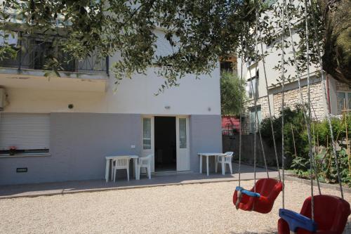 Appartamento trilocale cod 394 — 4-Star Luxury Hotel in Numana, Italy