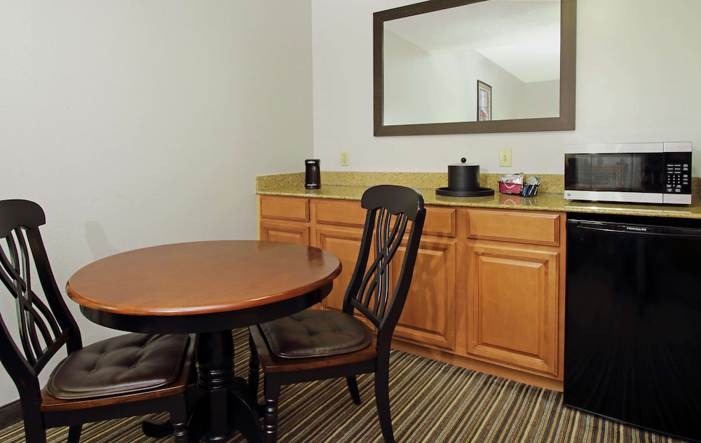 Hampton Inn Ashtabula - photo 23