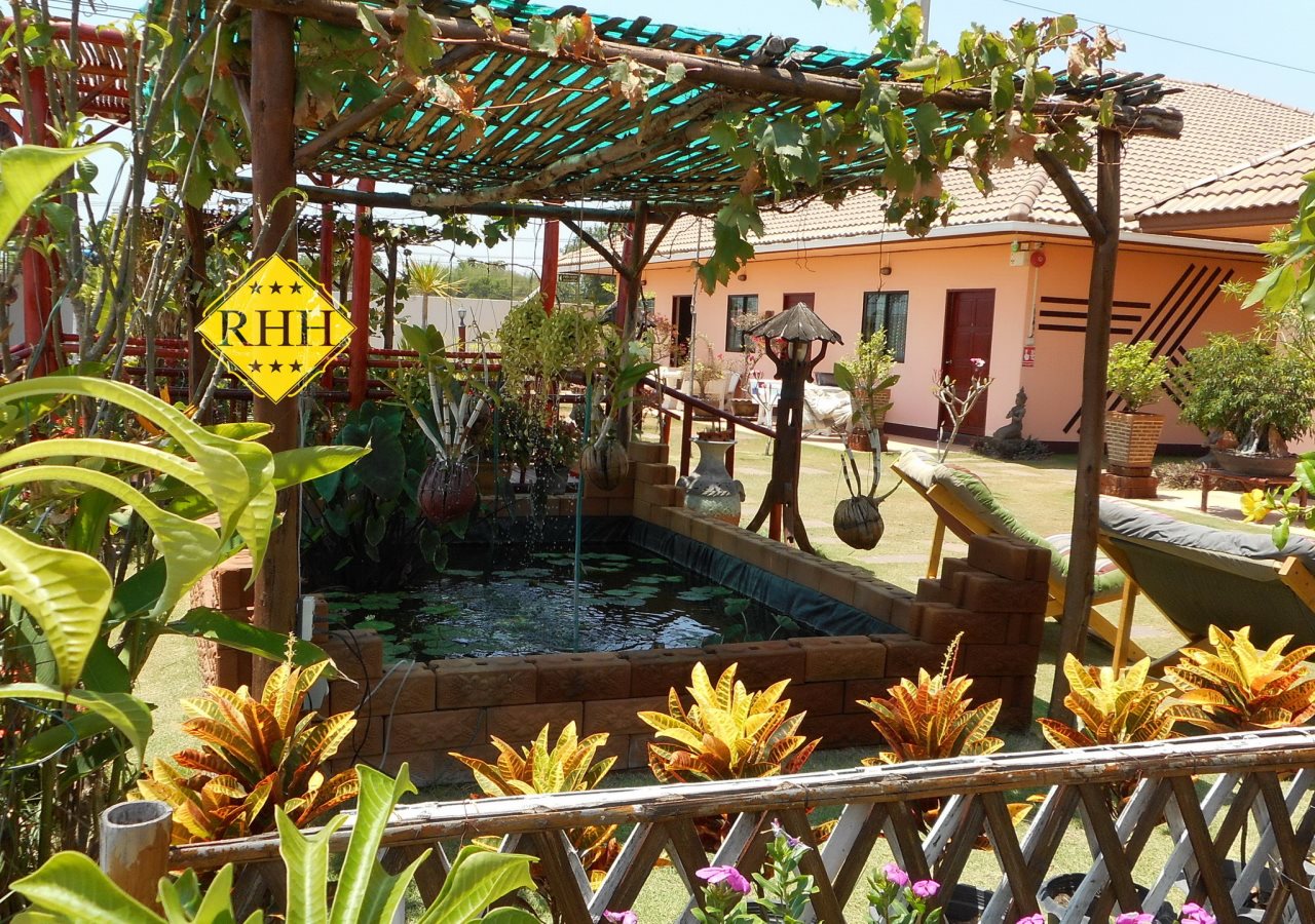 Rainbow Hill Hotel — hotel in Chaloem Phra Kiat