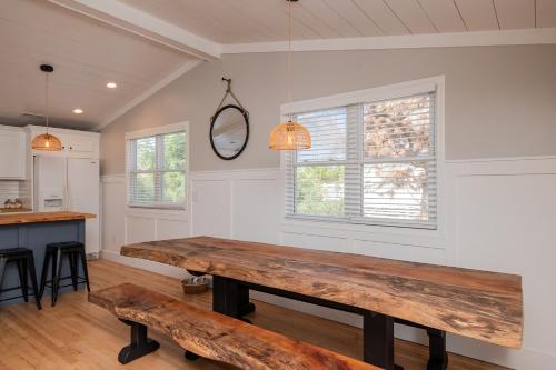 Sawyers Shore Shack by Oak Island Accommodations - photo 6