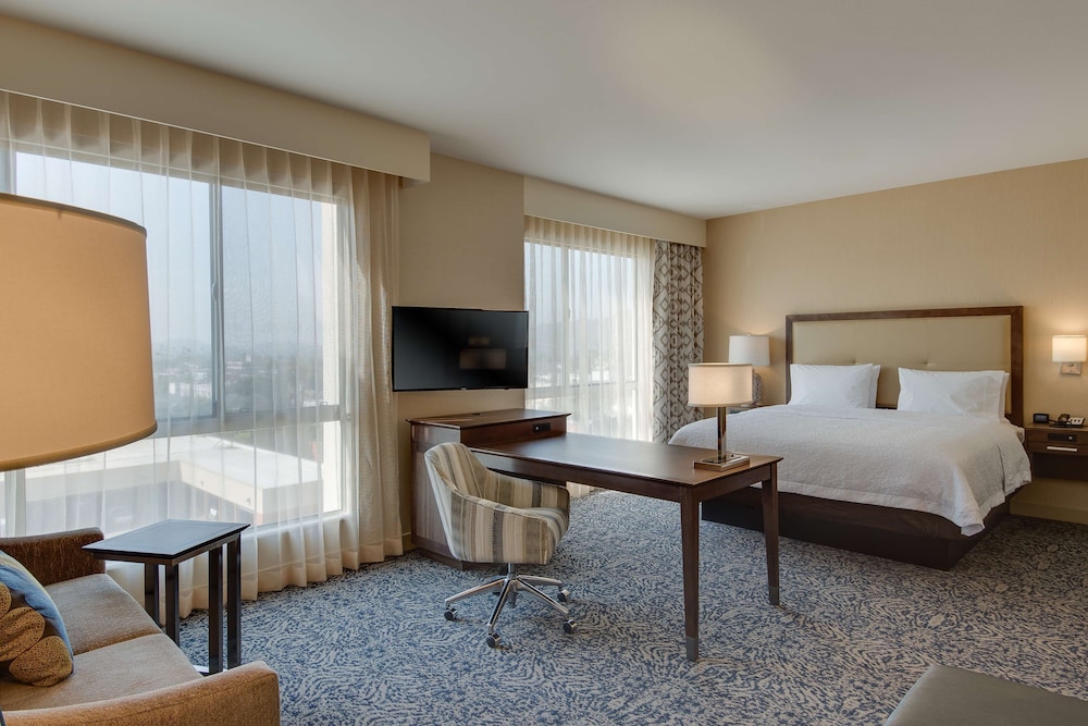 Hampton Inn & Suites Los Angeles Glendale - photo 19