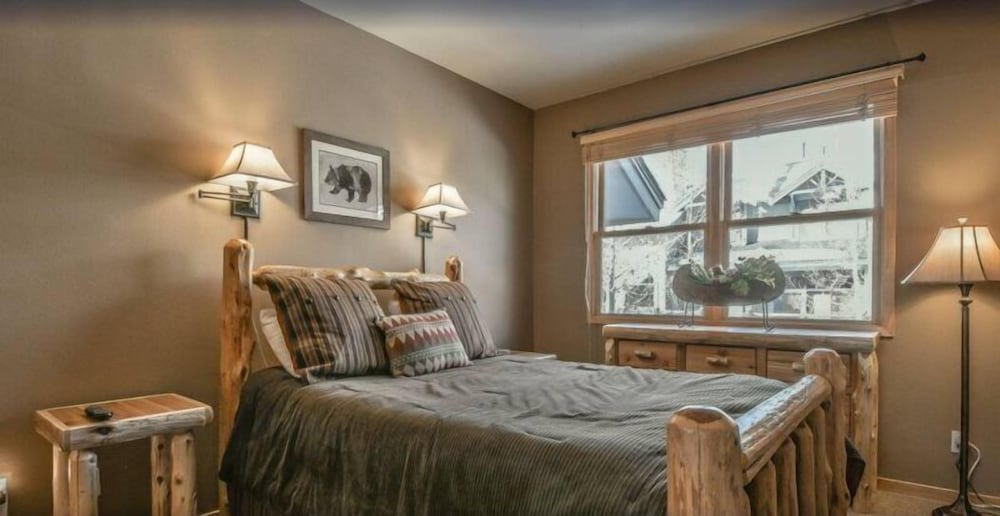 Family friendly 3 Bedroom Vacation Rental in West Keystone Resort Along the Snake River With Pool and Hot Tub - photo 7