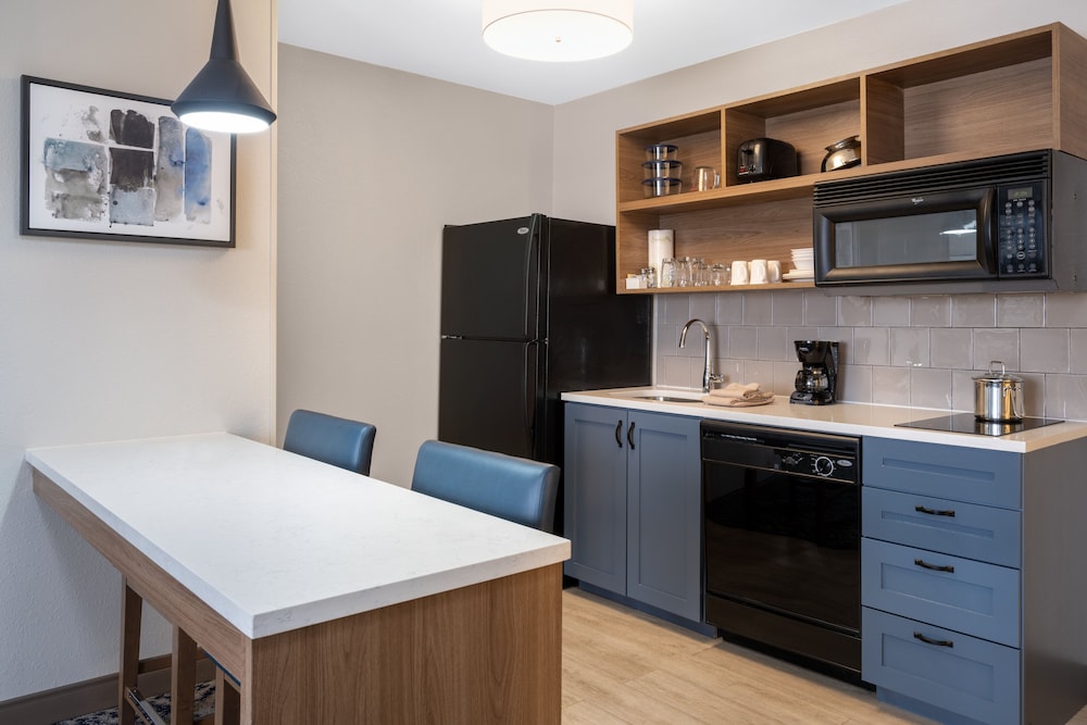 Candlewood Suites Elkhart by IHG - photo 11