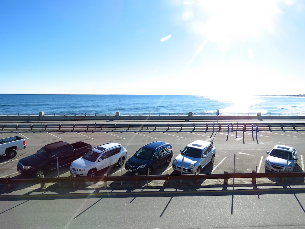 Breakers by the Sea - photo 77