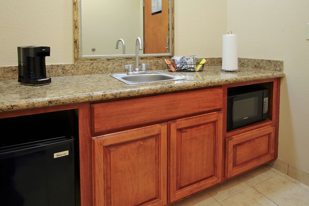 Hampton Inn & Suites Buffalo - photo 33