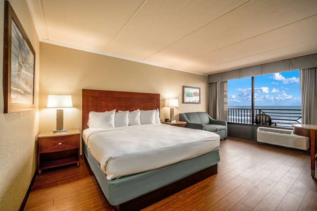 La Quinta Inn & Suites by Wyndham Cocoa Beach Oceanfront - photo 17