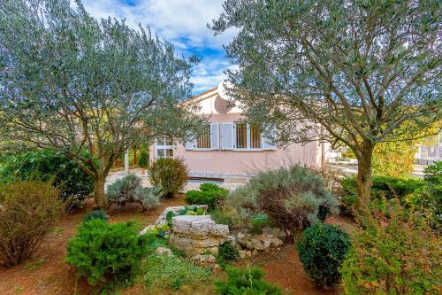 Holiday Home Batel — 4-Star Luxury Hotel in Pula, Croatia