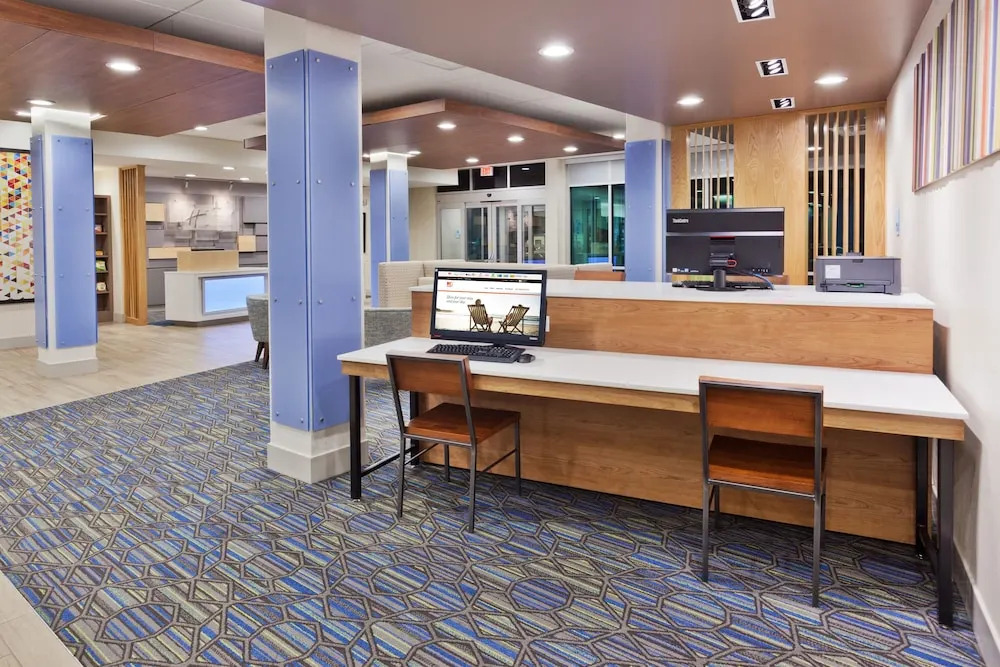 Holiday Inn Cartersville - photo 2