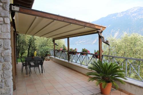 La Casa sul Lago Apartments Olive Tree Apartment — 4-Star Luxury Hotel in Limone Sul Garda, Italy