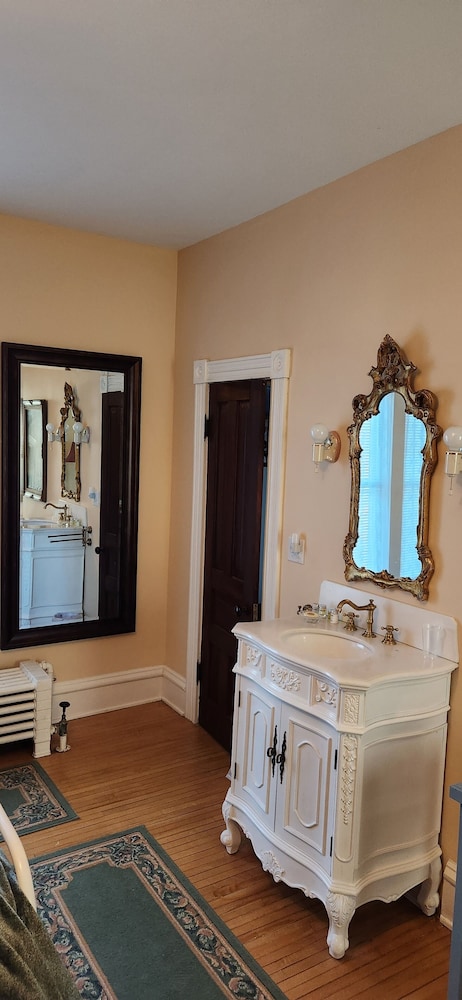 Oaklawn Inn Llc - photo 30