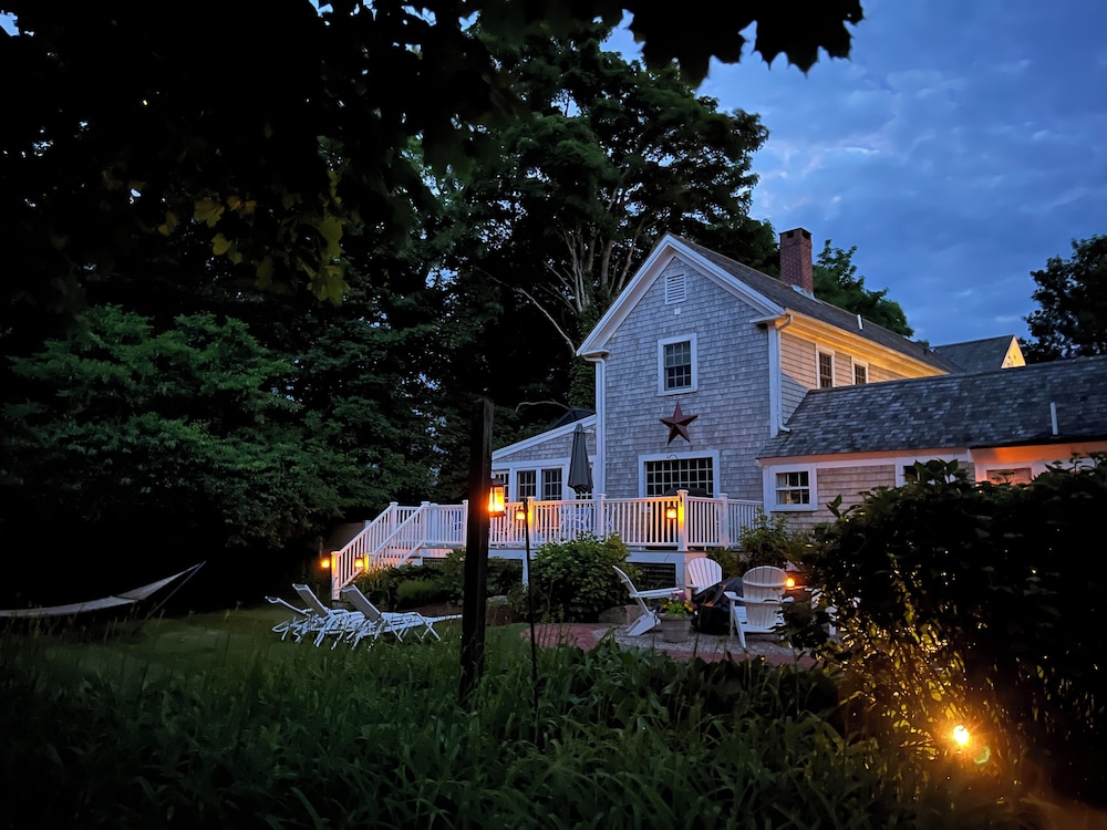 Sea Meadow Inn - carbon neutral hotel in Brewster