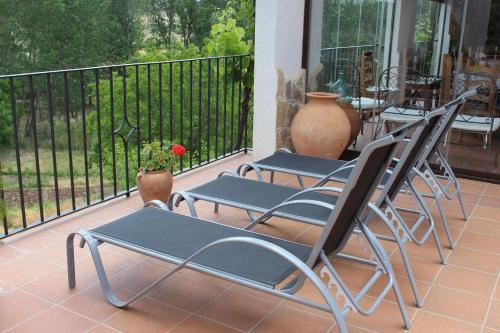 Casa Rural Y Aptos Turisticos Sanahuja 4952838 — Valbona