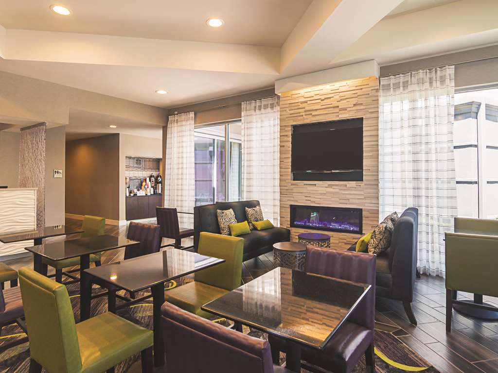 La Quinta Inn & Suites by Wyndham Oklahoma City NW Expwy - photo 10