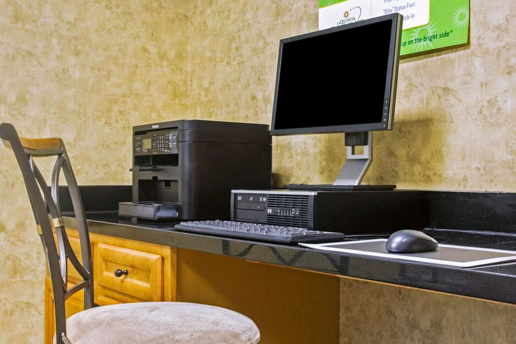 La Quinta Inn & Suites by Wyndham Fort Smith - photo 31